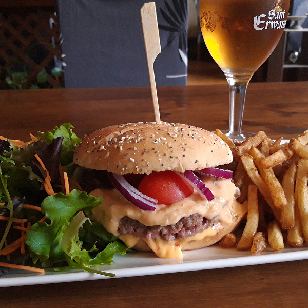 burger frites maison - restaurant le bout du pont Gouarec - mobile